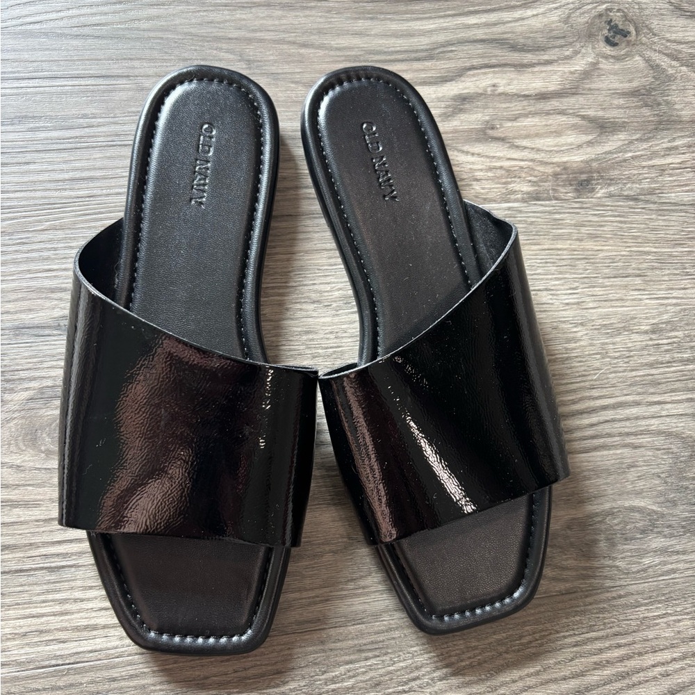 ⭐️Old Navy Black Patent Leather Sandals 7